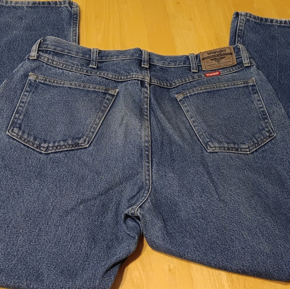 Wrangler Relaxed Fit Jeans 👖 - Picture 3 of 6